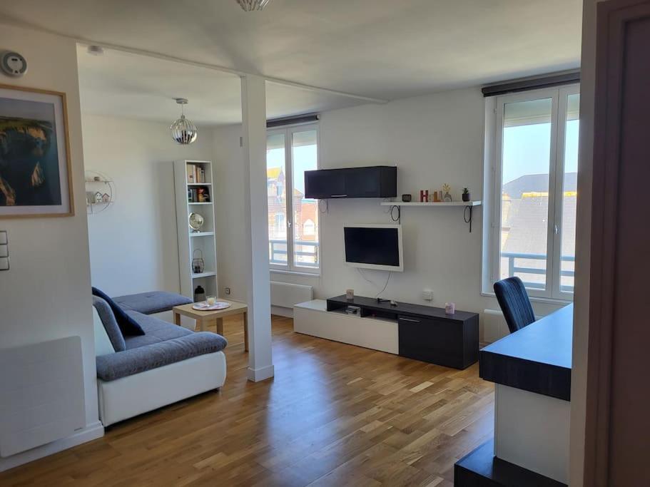 Appartement Vue Mer A 100 M De La Plage Ault Exterior photo